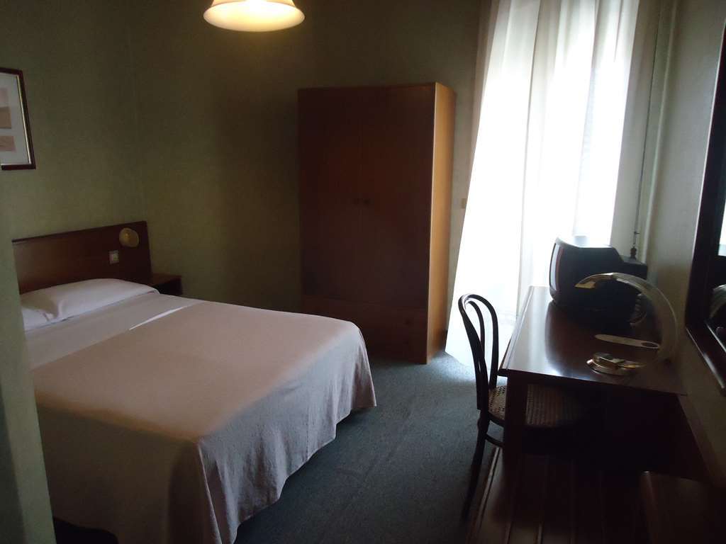 Hotel De La Ville Central Latina Habitación foto
